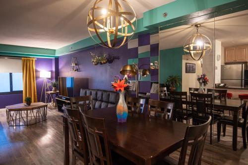 Stay Together Suites - Condominium On The Strip Sleeps 16 - NO RESORT FEE - Tap to explore photos
