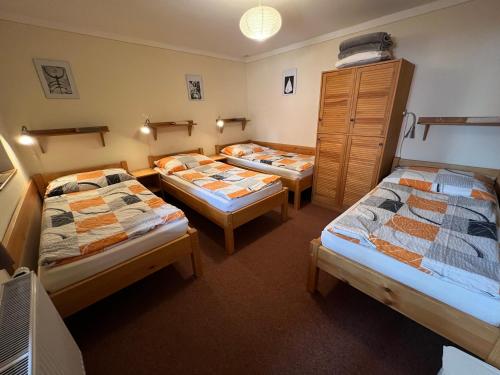 Quadruple Room with Shared Bathroom image 2