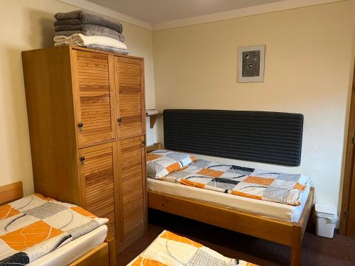 Quadruple Room with Shared Bathroom image 3