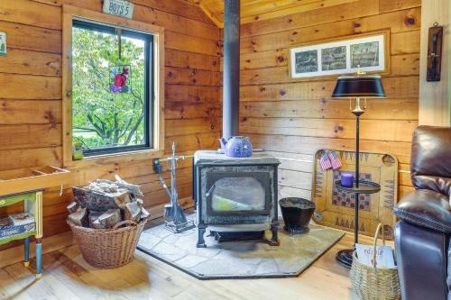 Pet-Friendly Jamestown Cabin with Fire Pit and Deck!