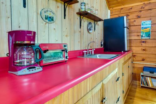 Pet-Friendly Jamestown Cabin with Fire Pit and Deck!