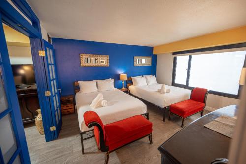 Stay Together Suites - Suite On The Strip Sleeps 8 - NO RESORT FEE, Las Vegas (photo 8)