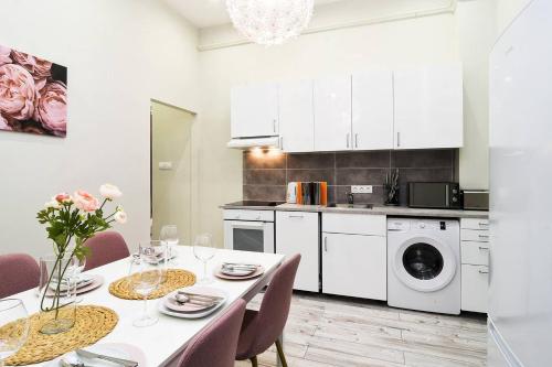 Ultra central and stylish apartment with AC - image 12