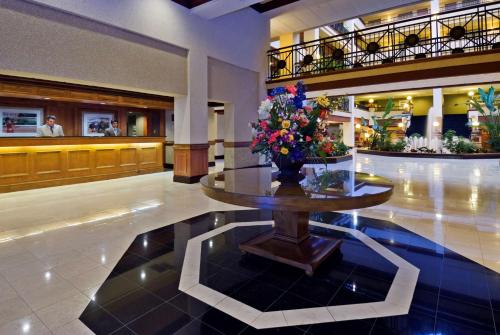 Lobby, Embassy Suites Hotel Lexington near Legacy Trail