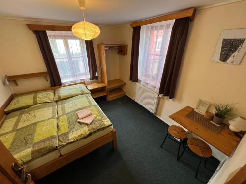 Double Room with Shared Bathroom image 2