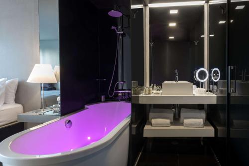 room detail thumbnail 2