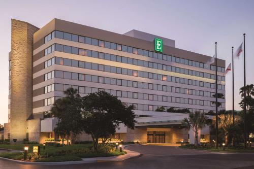 Embassy Suites by Hilton Orlando International Drive ICON Park