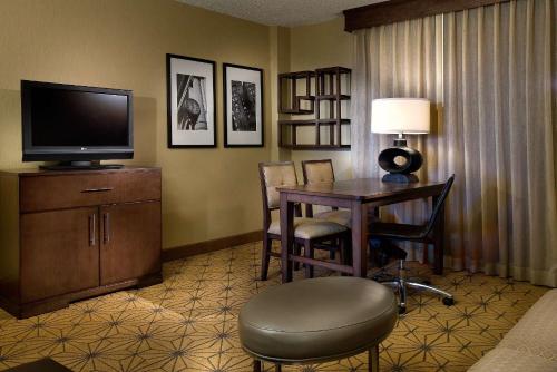 Embassy Suites by Hilton Kansas City International Airport