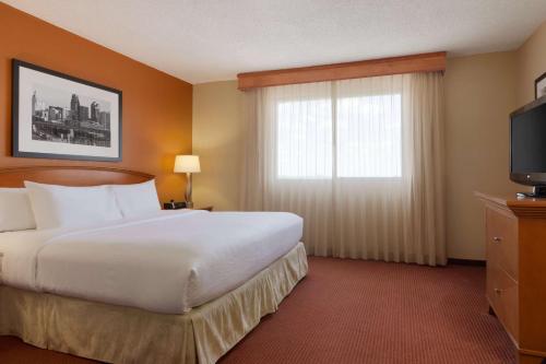 Embassy Suites by Hilton Kansas City International Airport