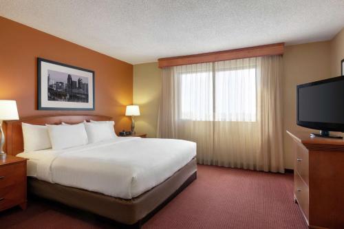 Embassy Suites by Hilton Kansas City International Airport