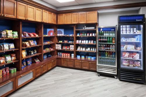 Hampton Inn & Suites Miami-Doral Dolphin Mall - image 40