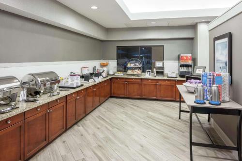 Hampton Inn & Suites Miami-Doral Dolphin Mall - image 29