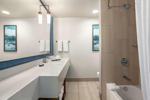 Embassy Suites by Hilton Monterey Bay-Seaside Room Type - King Suite - Hearing Access/Non-Smoking