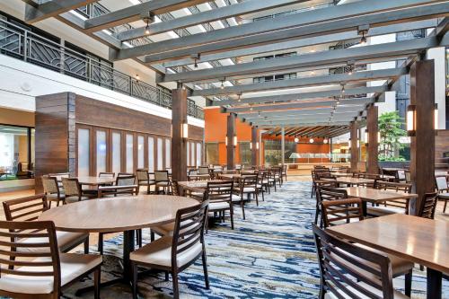 Embassy Suites Minneapolis - Airport - image 6