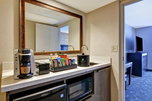Embassy Suites Minneapolis - Airport - image 6