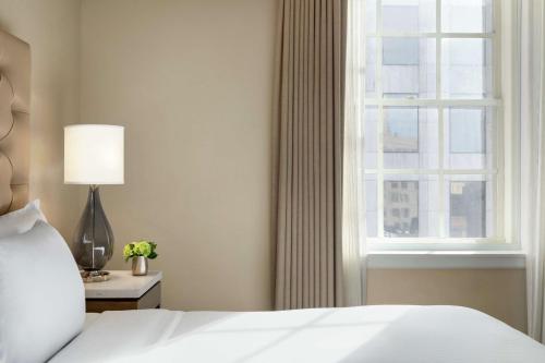 King Room - Non-Smoking room in Hilton New Orleans/St.Charles Avenue