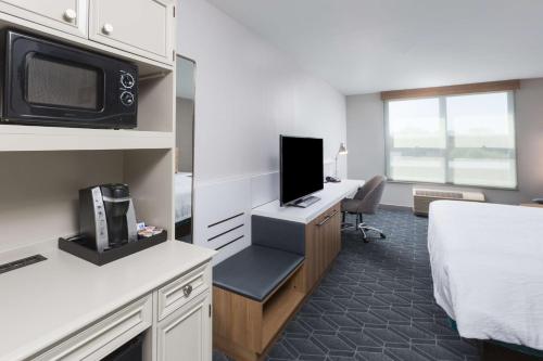 Hilton Garden Inn Oakland/San Leandro - image 10