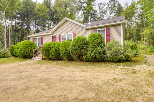 Cozy Campton Home 10 Mi to Tenney Mountain Resort in Rumney