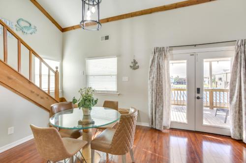 Bayou Bliss Barataria Waterfront Getaway with Dock! in Lafitte