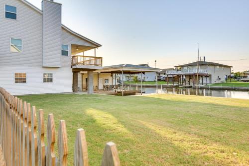 Bayou Bliss Barataria Waterfront Getaway with Dock! in Lafitte (LA)