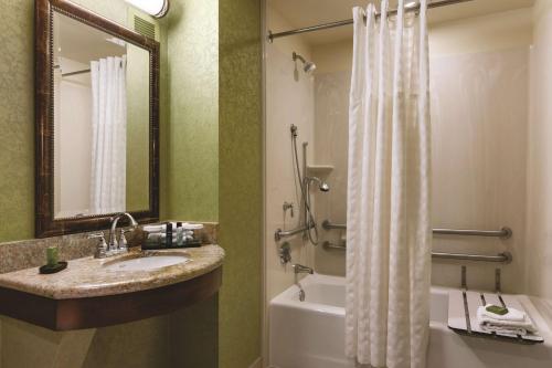 Embassy Suites By Hilton Omaha-La Vista Hotel & Conference Center