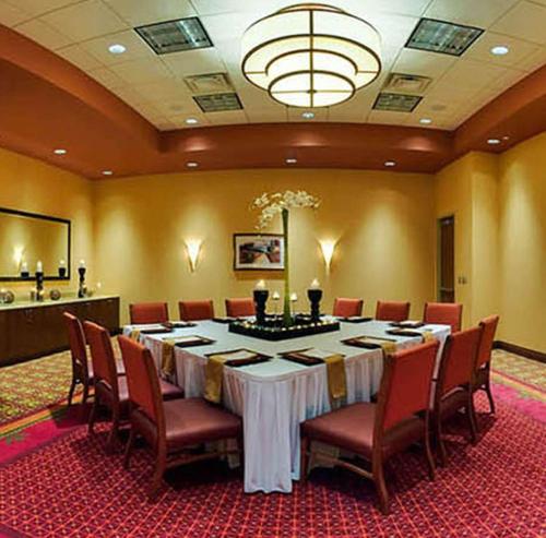 Embassy Suites By Hilton Omaha-La Vista Hotel & Conference Center