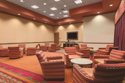 Embassy Suites By Hilton Omaha-La Vista Hotel & Conference Center