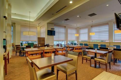 Hilton Garden Inn Norwalk - image 10