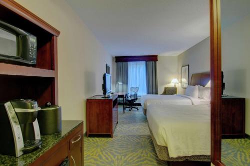 Hilton Garden Inn Norwalk - image 8