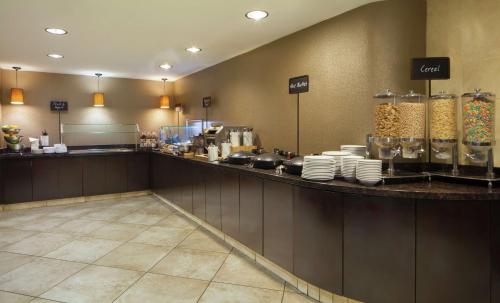 Embassy Suites by Hilton Philadelphia Airport - image 6