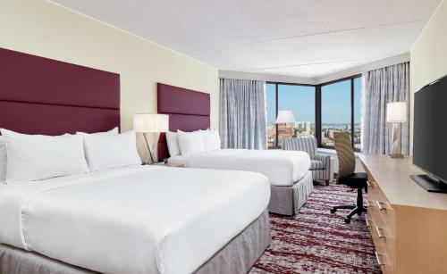 Standard Queen Room with Two Queen Beds image 2