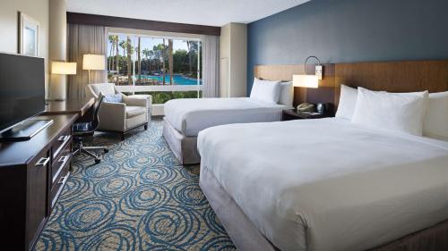 2 queen beds