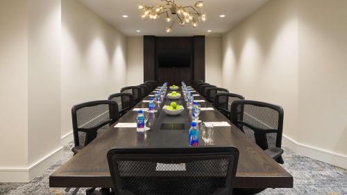 DoubleTree by Hilton San Diego Del Mar - image 10