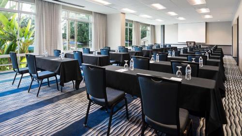 DoubleTree by Hilton San Diego Del Mar - image 12