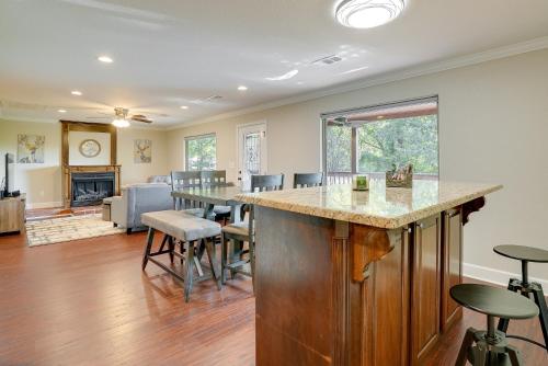 Cozy East Texas Retreat Near Lake O the Pines! in Avinger, USA
