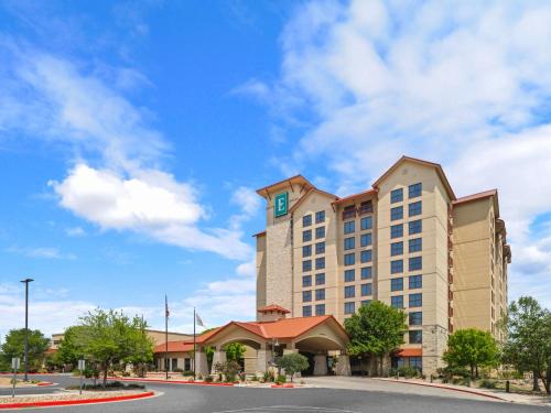 Зовнішній вигляд готелю, Embassy Suites by Hilton San Marcos Hotel Conference Center in Сан Маркос (Техас)