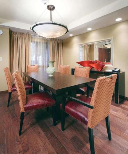 кухня, Embassy Suites by Hilton San Marcos Hotel Conference Center in Сан Маркос (Техас)