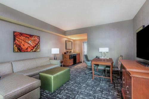 Embassy Suites St. Louis-St. Charles