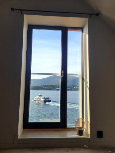 Single Elegant Room i sentrum- Sea View - Accommodation - Ålesund