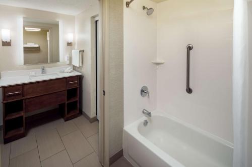 2 bedrooms, 4 beds