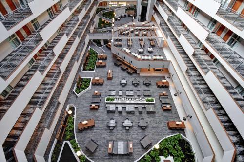 Embassy Suites Omaha - Downtown/Old Market - image 2