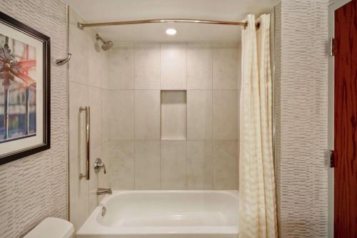 Embassy Suites Omaha - Downtown/Old Market - image 11