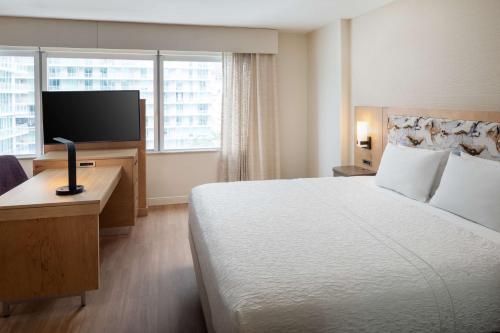 Hampton Inn & Suites by Hilton Miami Downtown/Brickell Room Type - King Studio Suite - Elite Floor/Non-Smoking