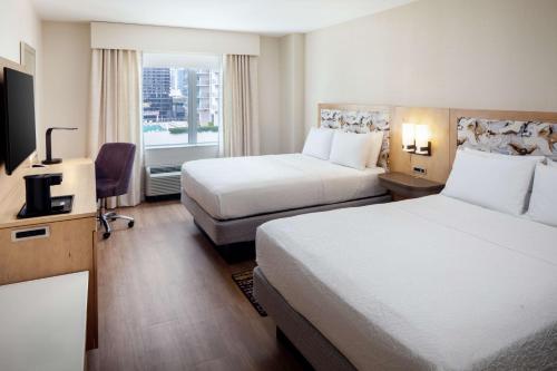 Room with Two Queen Beds - Non-Smoking image 2