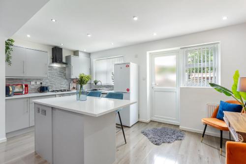 City Centre 5 Min, Free Parking, Family Pet By Genesis Living Room Type - Bungalow