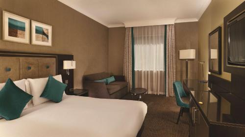 DoubleTree by Hilton Woking - image 4