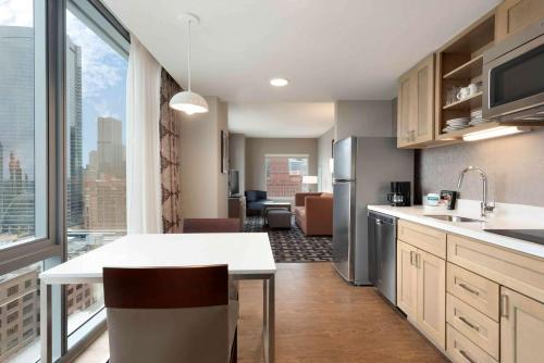 Homewood Suites by Hilton Chicago Downtown West Loop - image 11