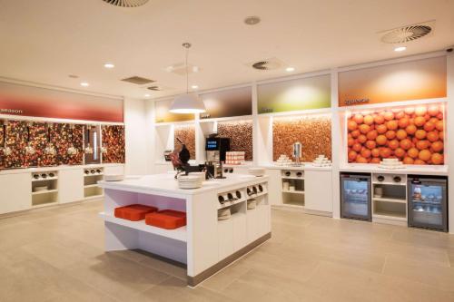 Hampton By Hilton Aberdeen Airport - image 11