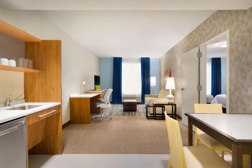 Home2 Suites By Hilton Joliet Plainfield - image 3