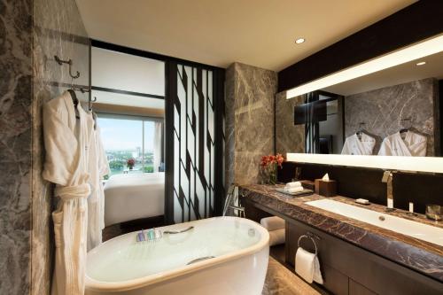 room detail thumbnail 1